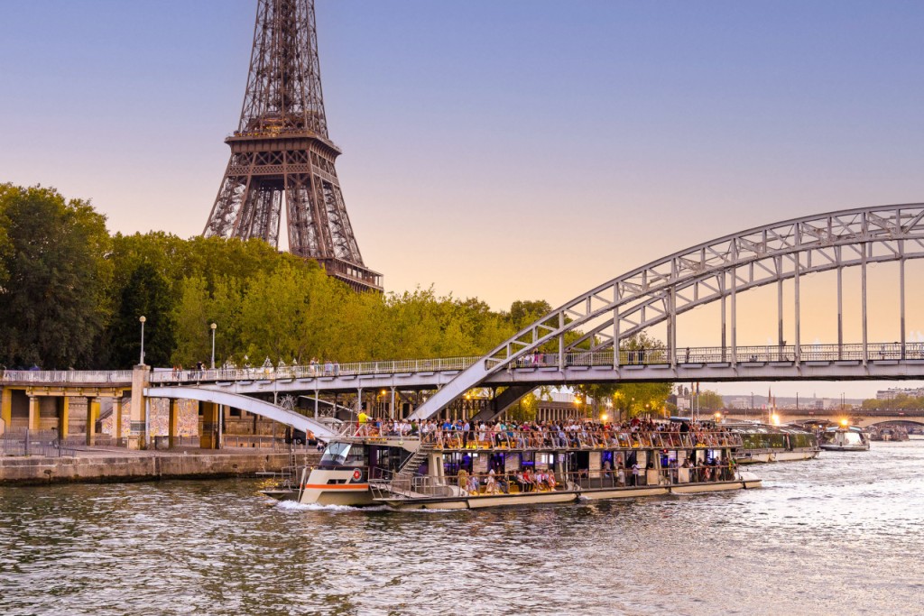 Seine River Cruise by Bateaux Parisiens – Departing from the Eiffel Tower (COUPLE DEAL: Seine River Sightseeing Cruise by Bateaux Parisiens for 2 Adults)