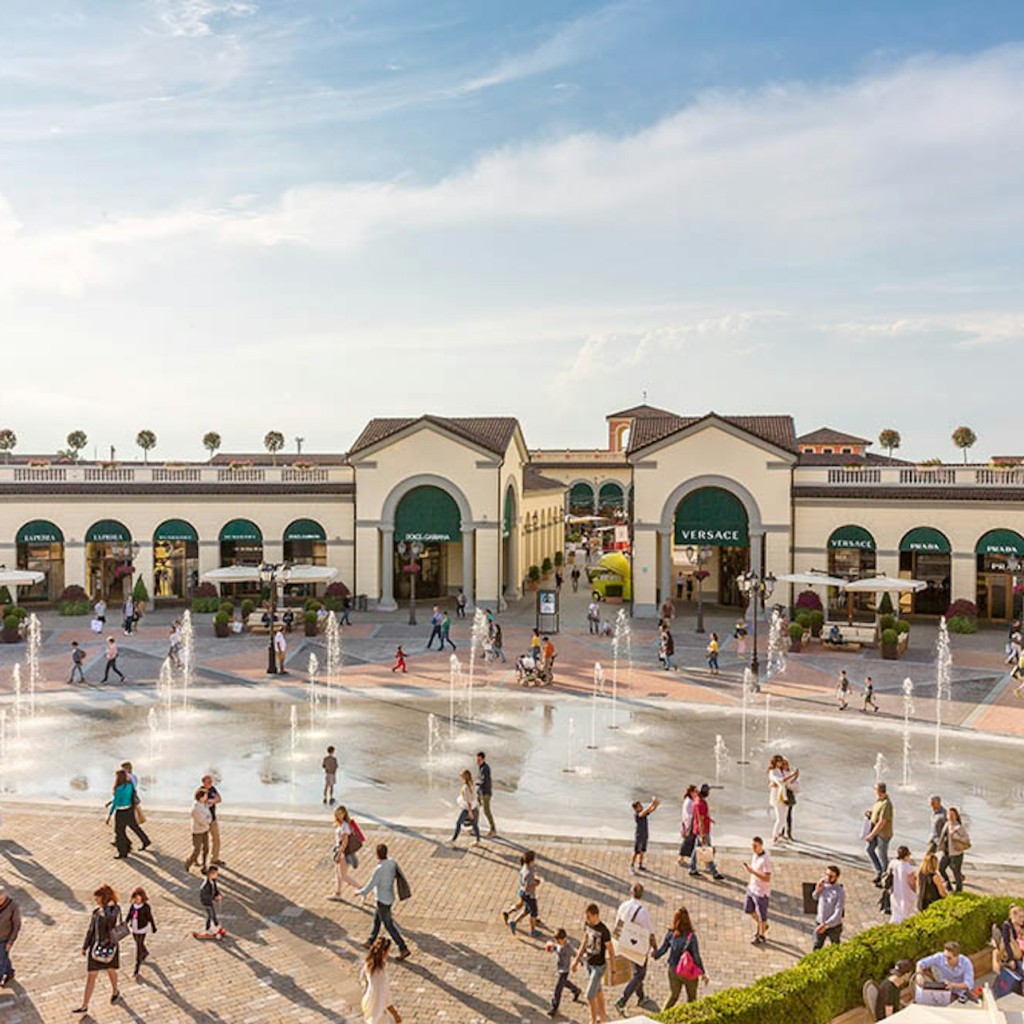 Serravalle Designer Outlet: Roundtrip from Milan