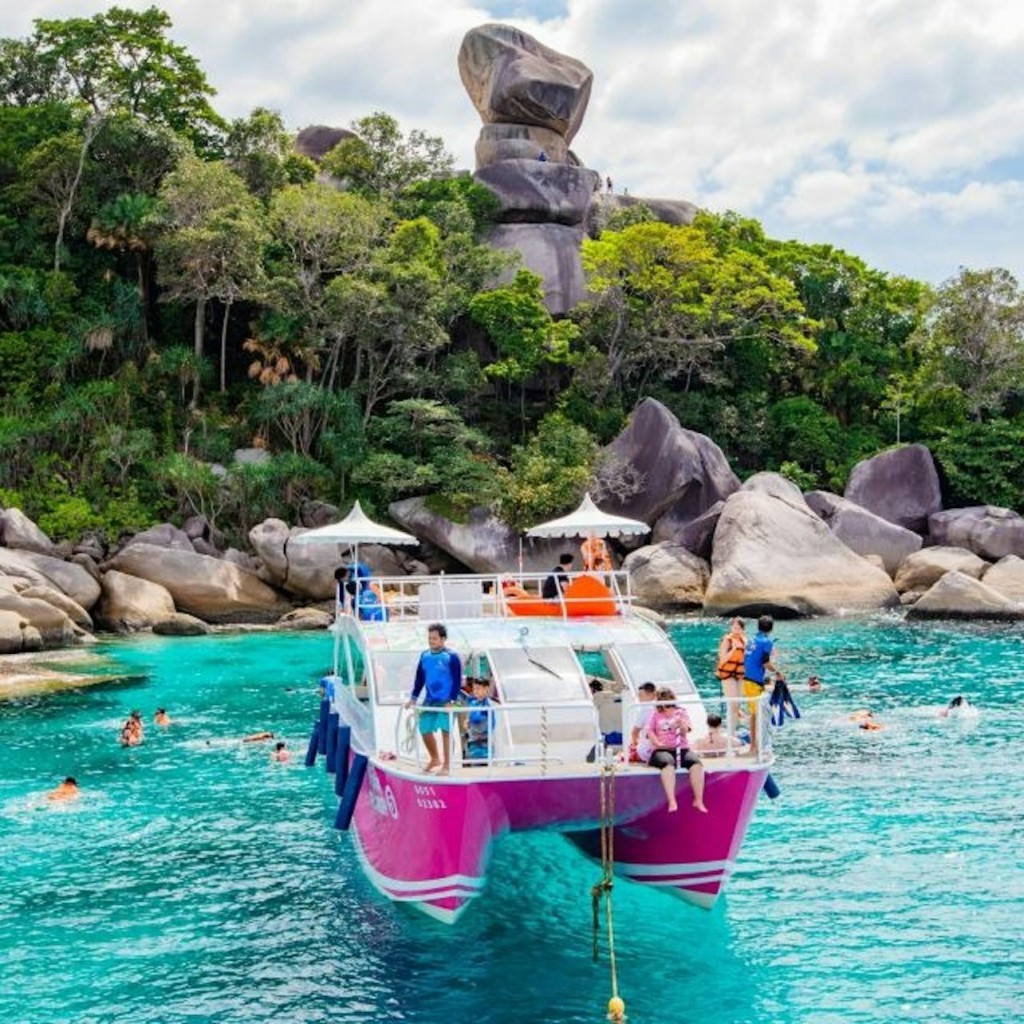 Similan Islands: Luxury Speed Catamaran Tour z Phuket