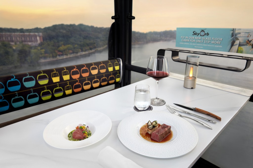 Singapore Cable Car Sky Dining (Cable Car Sky Dining - Heritage Skyline)