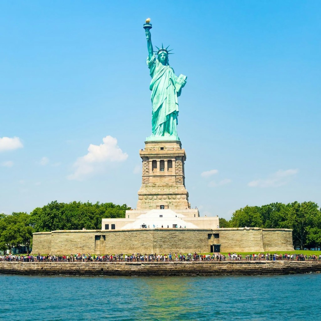 Statua della Libertà ed Ellis Island: Ingresso + Traghetto + Tour opzionale