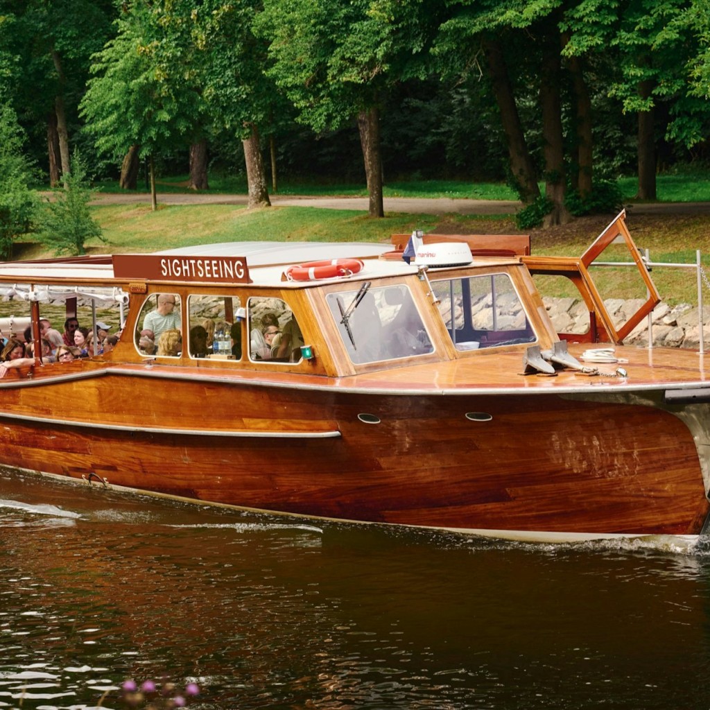 Stockholm: Guided Archipelago Wooden Boat Tour