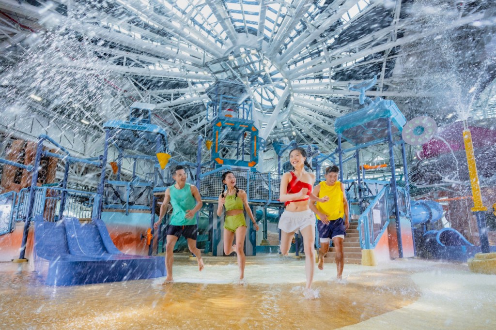 Studio City Macau Spotlight Buffet (Spotlight Buffet Lunch + Studio City Water Park - Indoor and Outdoor Area Admission)