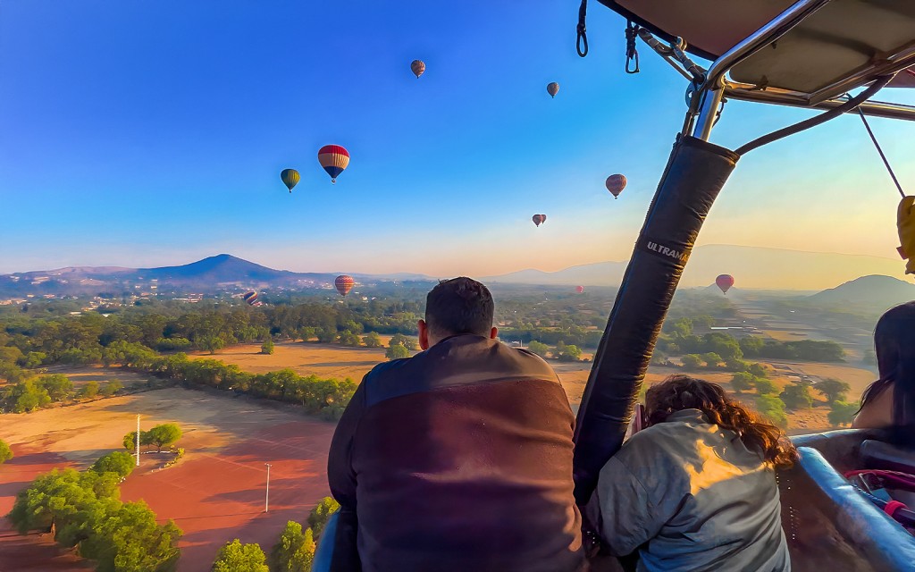 Vol en montgolfière à Teotihuacán avec petit-déjeuner gastronomique et visite des pyramides (Teotihuacán Balloon Flight without Transportation)