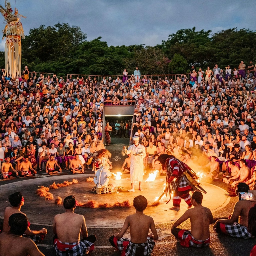 Visita al temple d'Uluwatu i la dansa kecak al capvespre