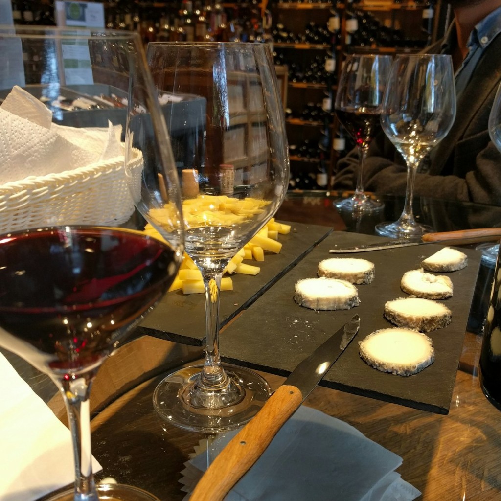 Dégustation de vins et de fromages