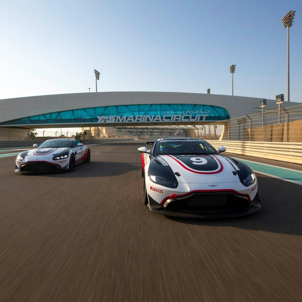 Obwód Yas Marina: Aston Martin GT4 Driving or Passenger Experience