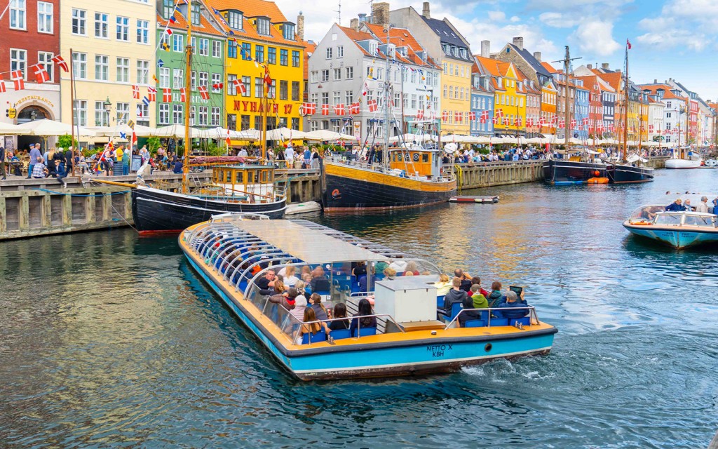 1-Hour Canal Cruise in Copenhagen (Departure from Nyhavn with Audio Guide) (MegaPass) - 3