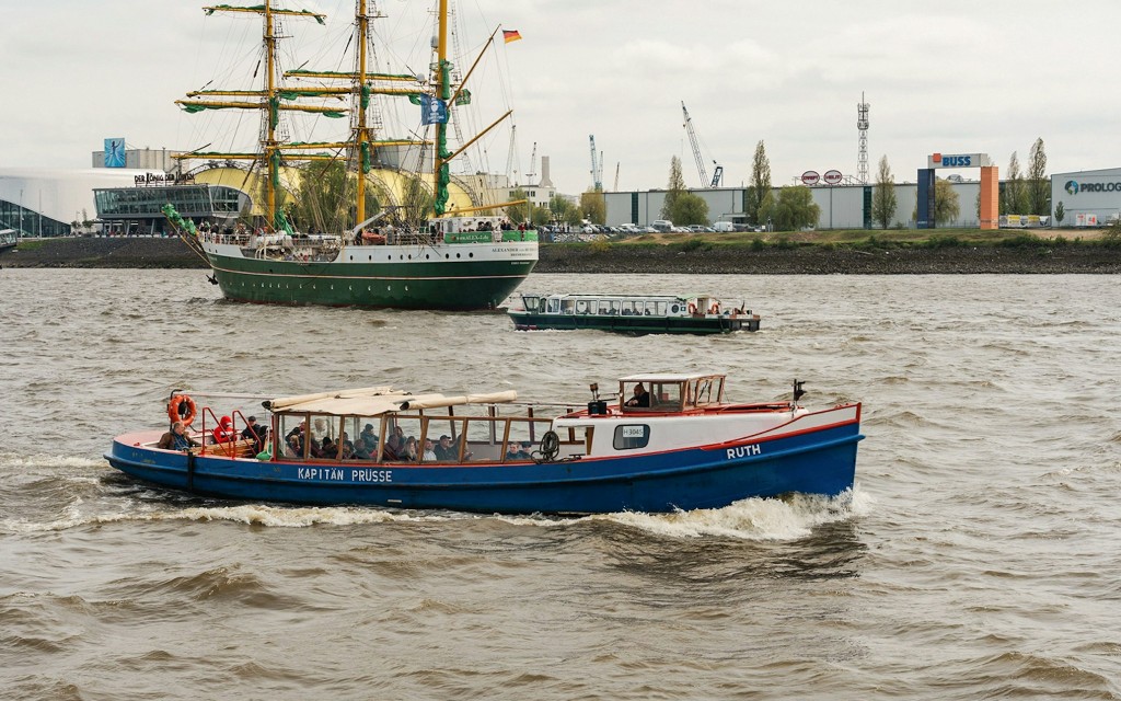 2-Hour Harbor Cruise in Hamburg with Live Commentary in German (2-hour Hamburg Harbor Boat Tour XXL) - 2