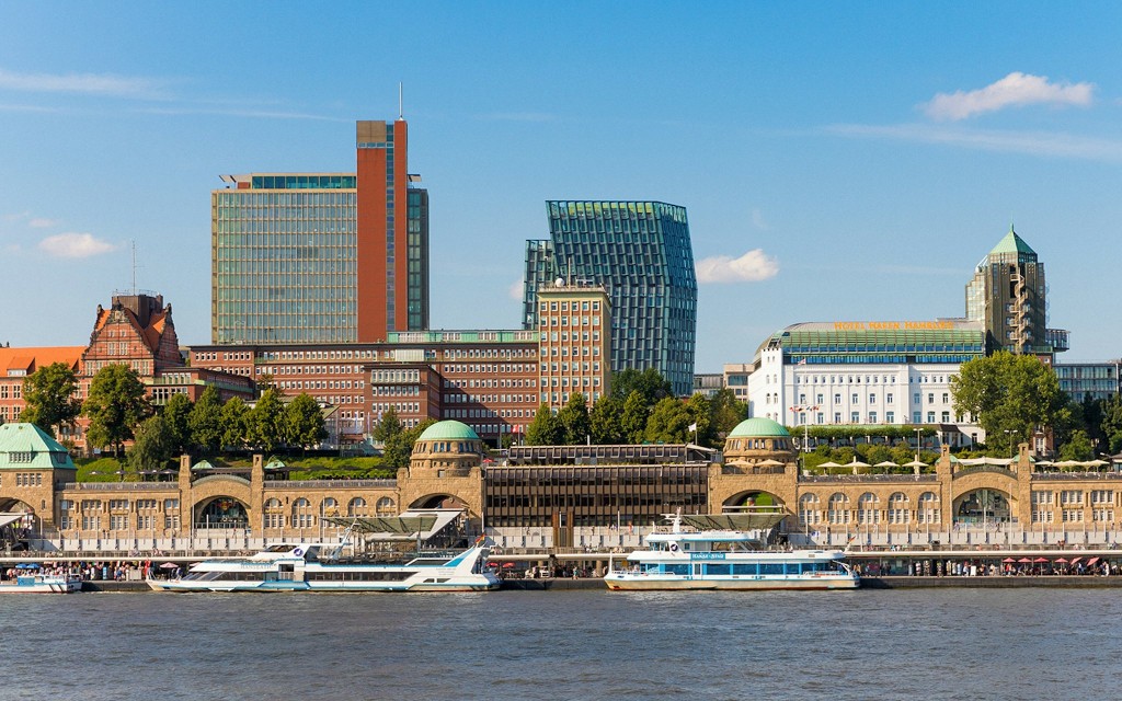 2-Hour Harbor Cruise in Hamburg with Live Commentary in German (2-hour Hamburg Harbor Boat Tour XXL) - 3