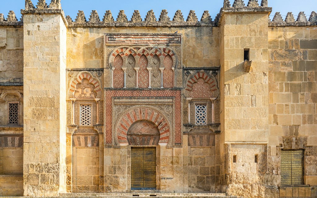 2.5-Hour Guided Tour of Córdoba Cathedral-Mosque & Alcázar (French Guided Tour of Córdoba Cathedral-Mosque & Alcázar) - 1