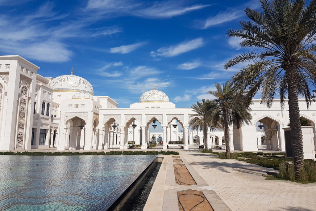 Abu Dhabi Premium City Tour from Dubai: Sheikh Zayed Mosque, Etihad Towers, Qasr Al Watan (Abu Dhabi Premium City Tour from Dubai (Mandarin)) - 2