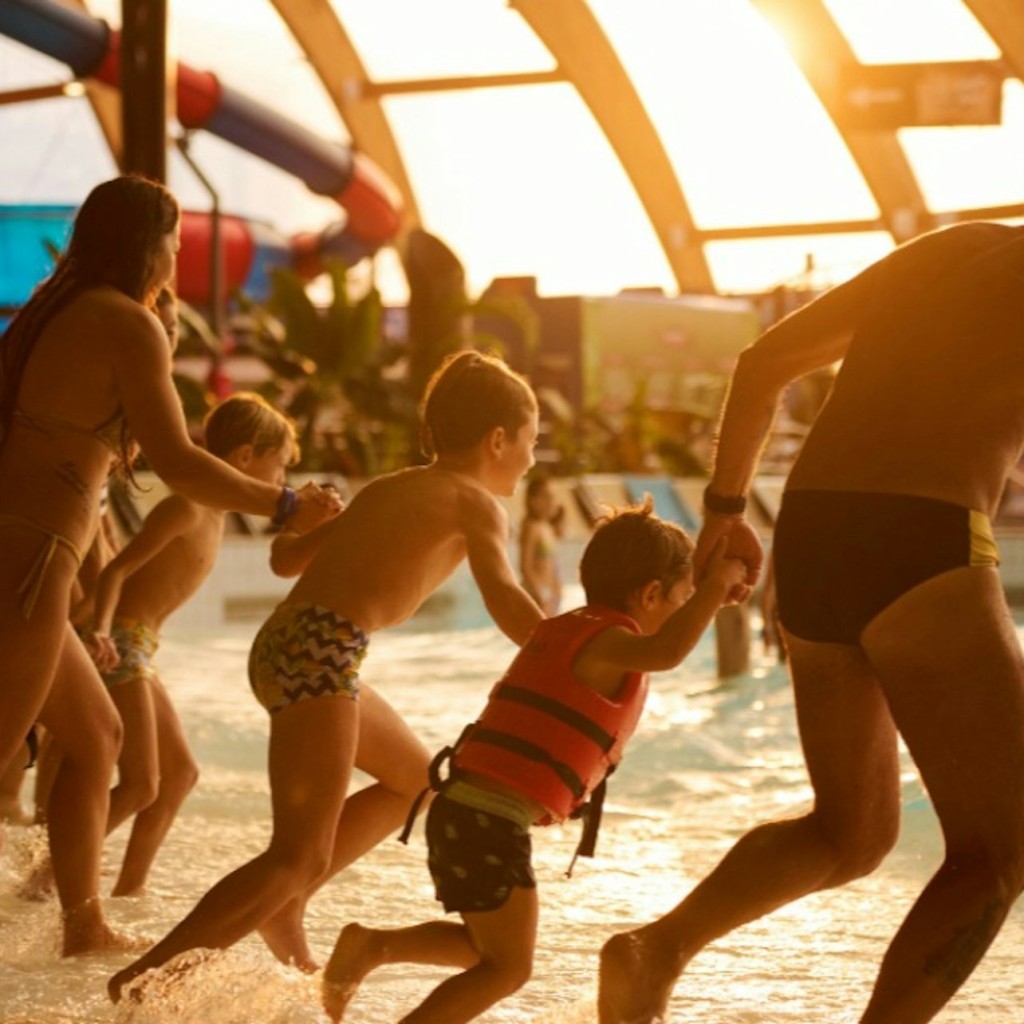 Acquaworld: Parc aquàtic interior i exterior - Standard Admission - 2