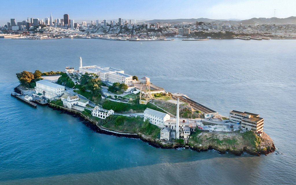 Alcatraz Tickets with Ferry Ride (Alcatraz Day Tour with Audio Guide (App Download)) - 1