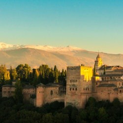 Alhambra: Fast Track Ticket + Audio Guide - 1