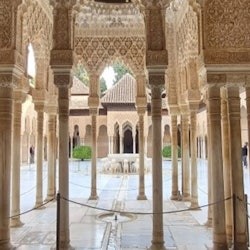 Alhambra & Generalife: Exclusive Guided Tour for Your Family or Group - 2