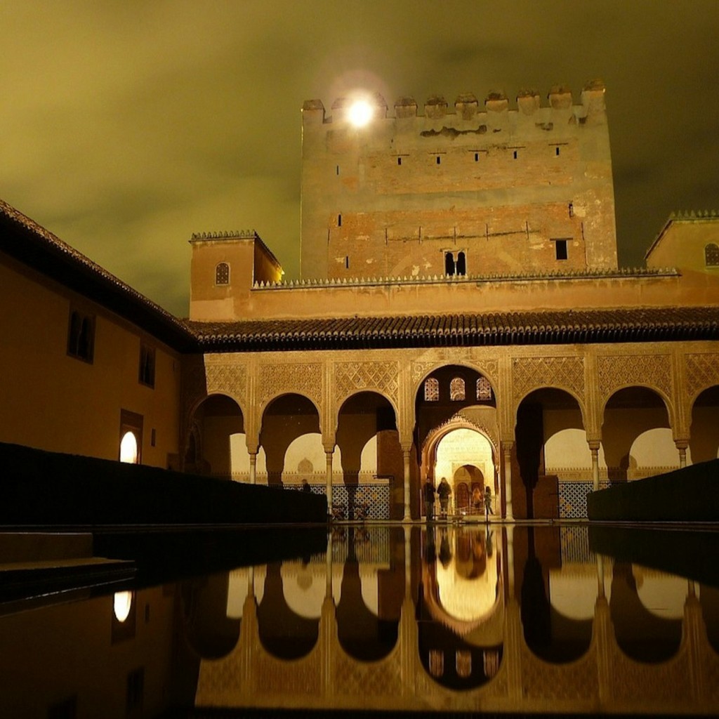 Alhambra: Guided Night Tour + City Pass - 1
