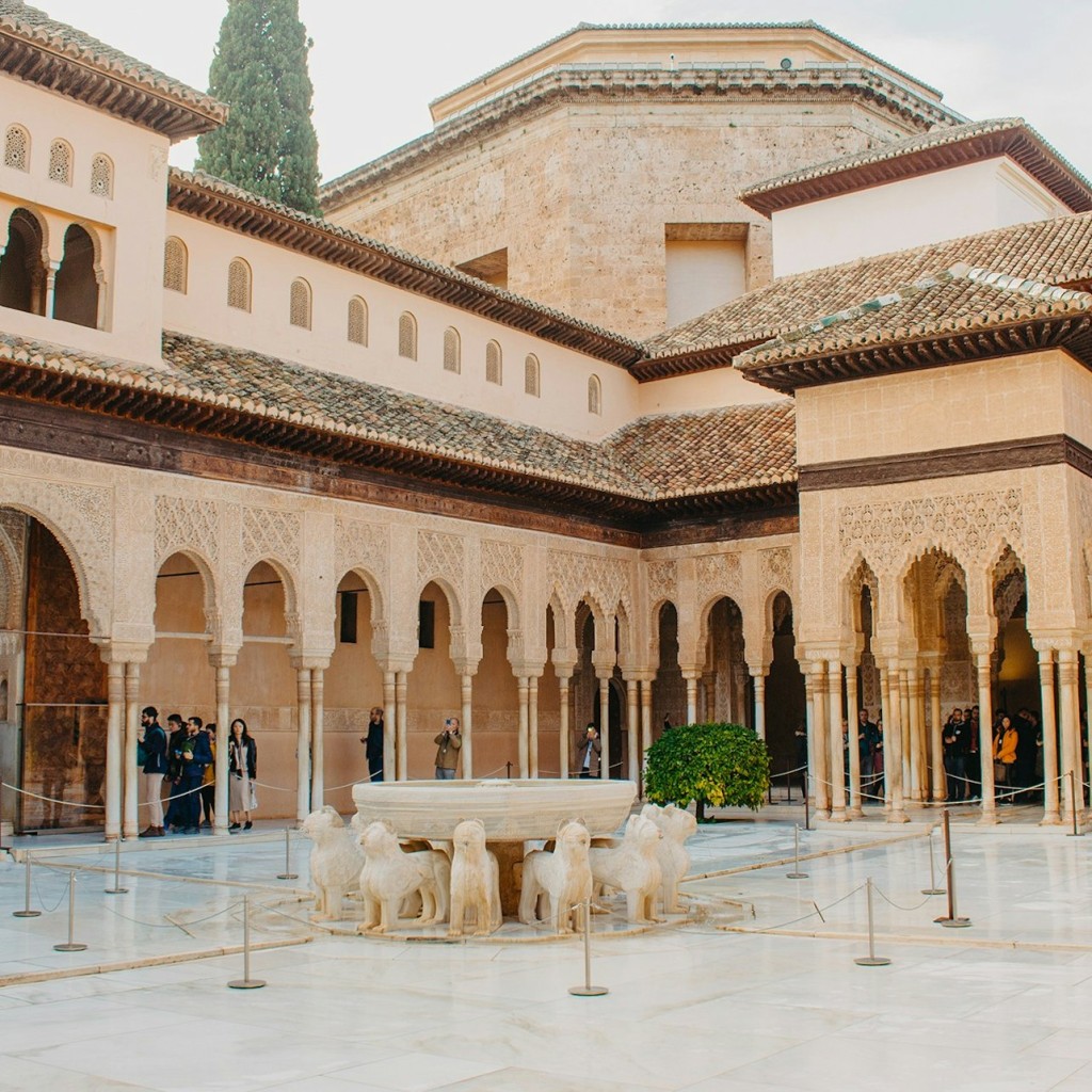 Alhambra & Nasrid Palaces: Guided Tour + City Pass - 1