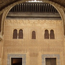 Alhambra & Nasrid Palaces: Guided Tour + Local Food Experience - 2