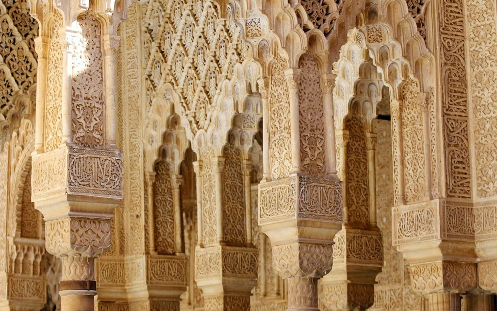Alhambra Premium Skip-the-Line Guided Tour with Nasrid Palaces (Italian Guided Tour) - 2