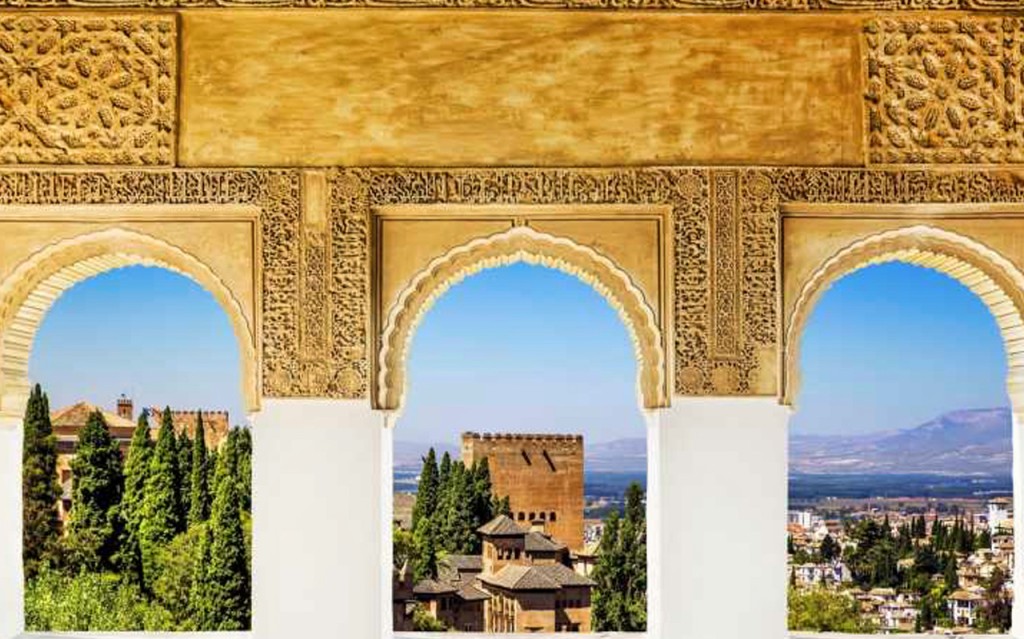 Alhambra Premium Skip-the-Line Guided Tour with Nasrid Palaces (Italian Guided Tour) - 3