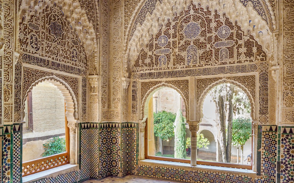 Alhambra Skip-the-Line Guided Tour with Nasrid Palaces (Exclusive French Guided Tour) - 3