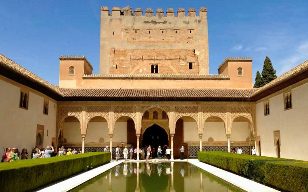 Alhambra Skip-the-Line Guided Tour with Nasrid Palaces (Exclusive Spanish Guided Tour) - 1