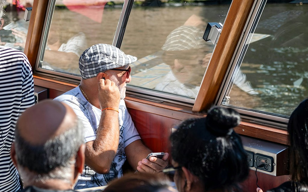 Amsterdam: 75-minütige Grachtenfahrt mit einem beheizten Boot mit verschließbarem Dach (From Heineken Experience Pier) - 1
