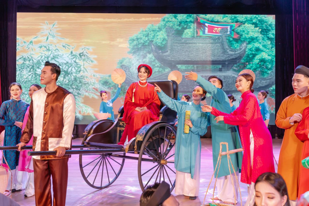 Ao Dai Show in Da Nang (Ao Dai Show - Admission) - 1