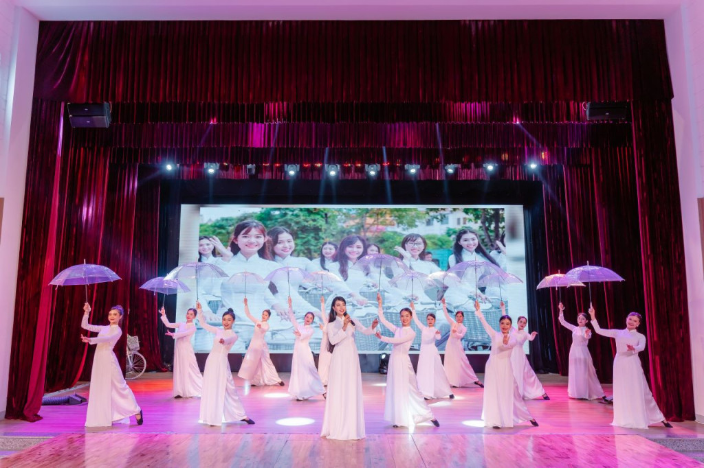 Ao Dai Show in Da Nang (Ao Dai Show - Admission) - 2