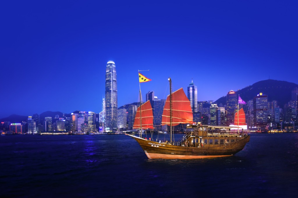 Boleto para el crucero Aqualuna por Victoria Harbour (Aqualuna - Crucero nocturno por la bahía (20:30 desde Central o 20:45 desde TST)) - 1