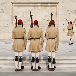 Atenas: Passeio noturno a pé para grupos pequenos + jantar - 1