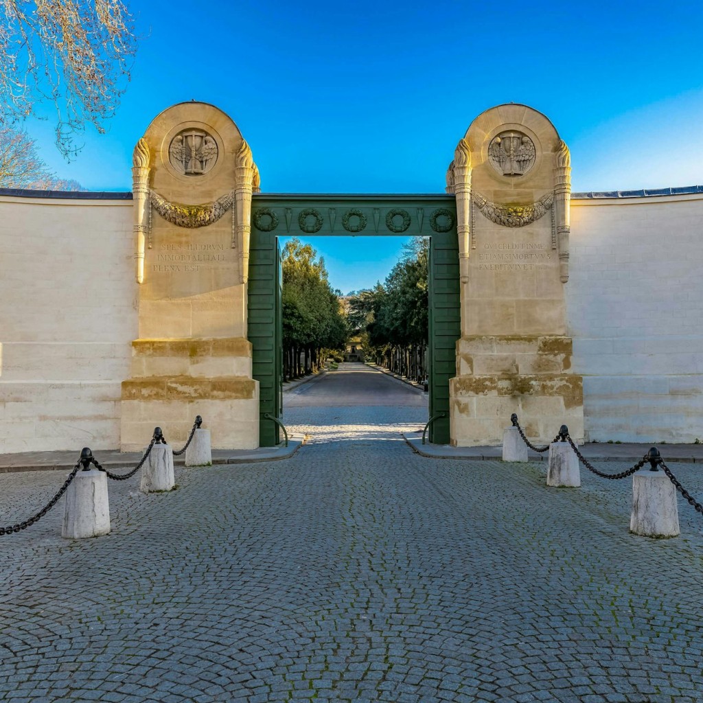 Application d'audioguide pour le cimetière du Père Lachaise par TouringBee - 1