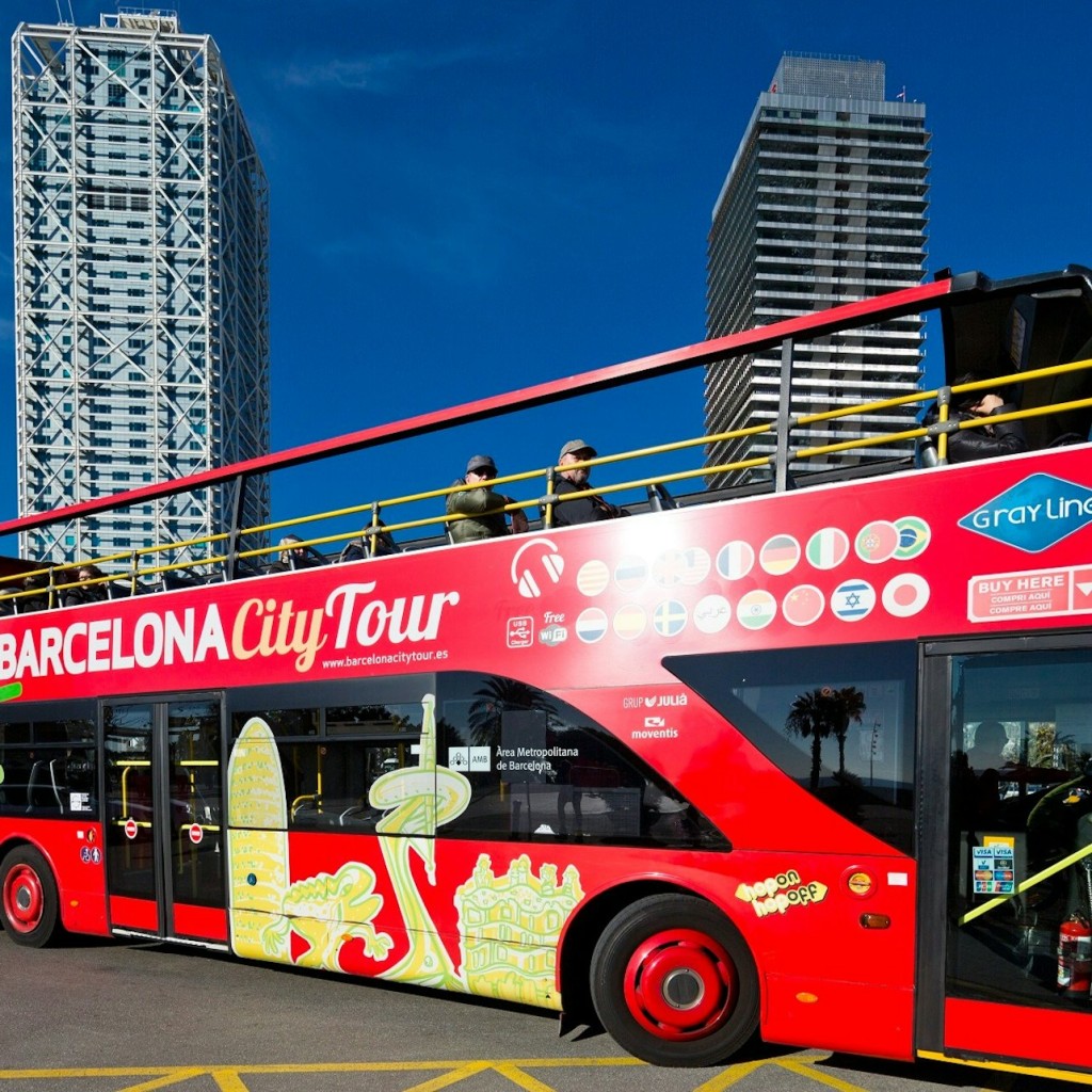 Barcelona: City Tour em ônibus hop-on hop-off + cruzeiro em catamarã ecológico - 1-Day Ticket - 3