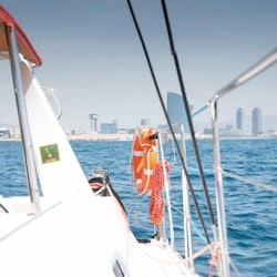 Barcelona: rejs katamaranem Premium w ciągu dnia lub po zachodzie słońca - 3