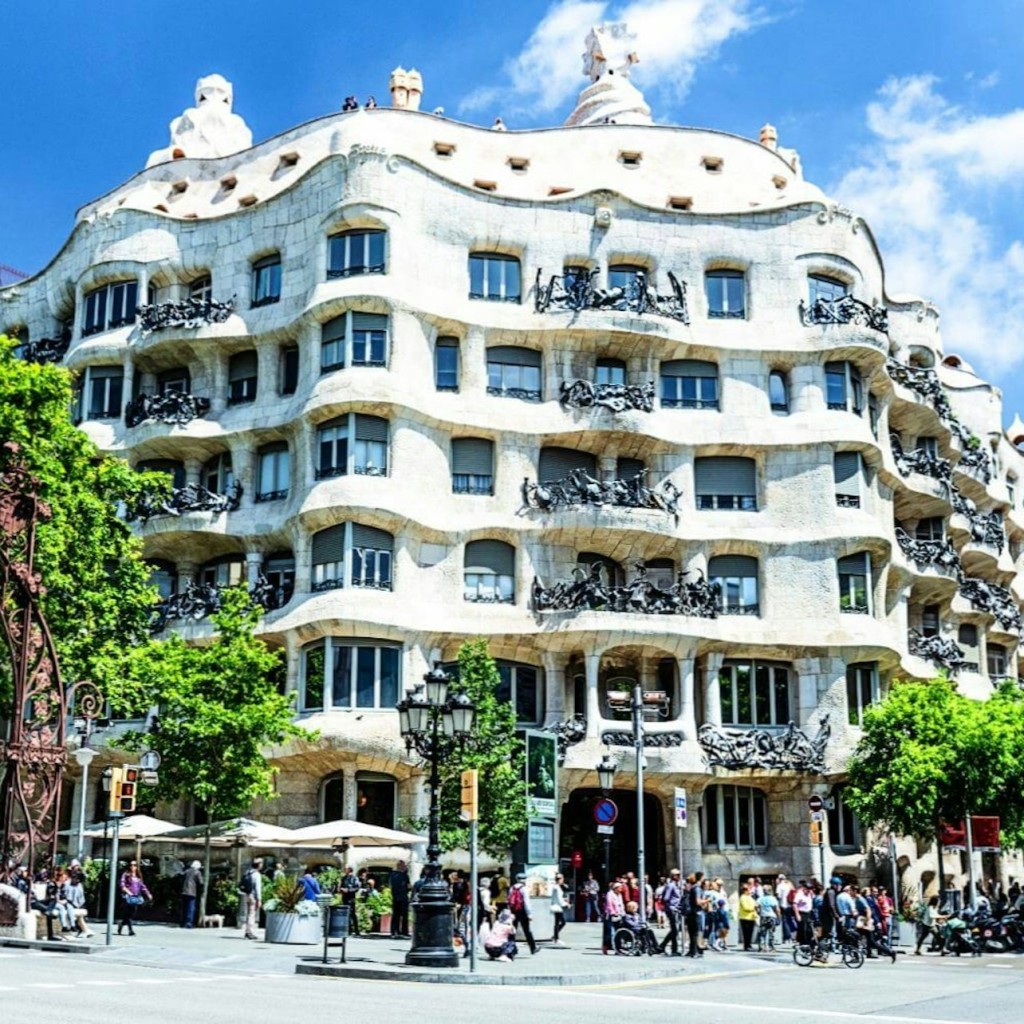 Barcellona e le opere d'arte di Gaudí: tour in autobus da Lloret - 1