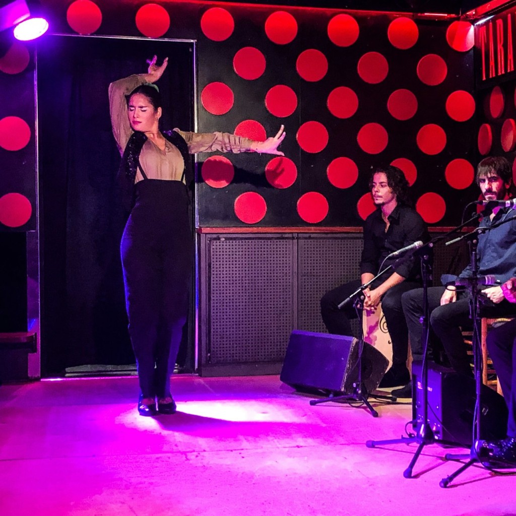 Barcelona: Gothic Quarter Guided Tour + Flamenco Show - 1