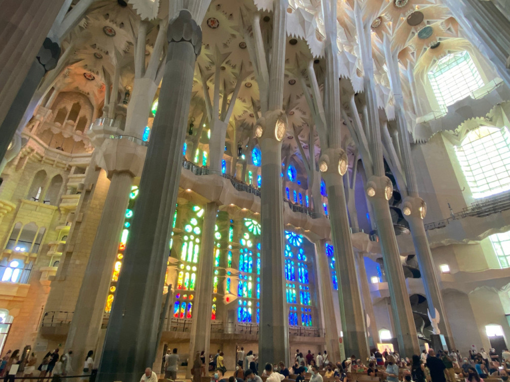 Barcelona Highlights: Sagrada Familia and Gaudi Houses Guided Tour in English, Mandarin, Korean (Barcelona Highlights: Sagrada Familia and Gaudi Houses Tour (Mandarin)) - 1