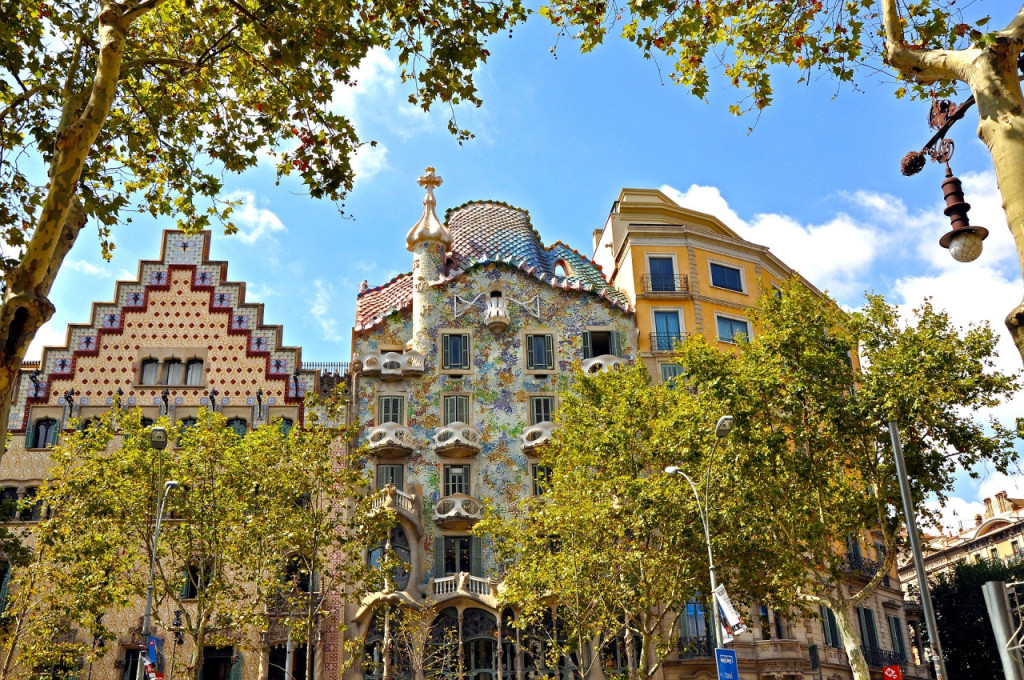 Barcelona Highlights: Sagrada Familia and Gaudi Houses Guided Tour in English, Mandarin, Korean (Barcelona Highlights: Sagrada Familia and Gaudi Houses Tour (Mandarin)) - 3