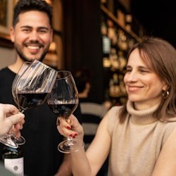 Barcelona: Wycieczka z przewodnikiem po jedzeniu i winie dla małych grup - 2