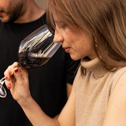 Barcelona: Wycieczka z przewodnikiem po jedzeniu i winie dla małych grup - 3