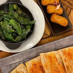 Barcelona: Piesza wycieczka z przewodnikiem w małej grupie + tapas i napoje - 3