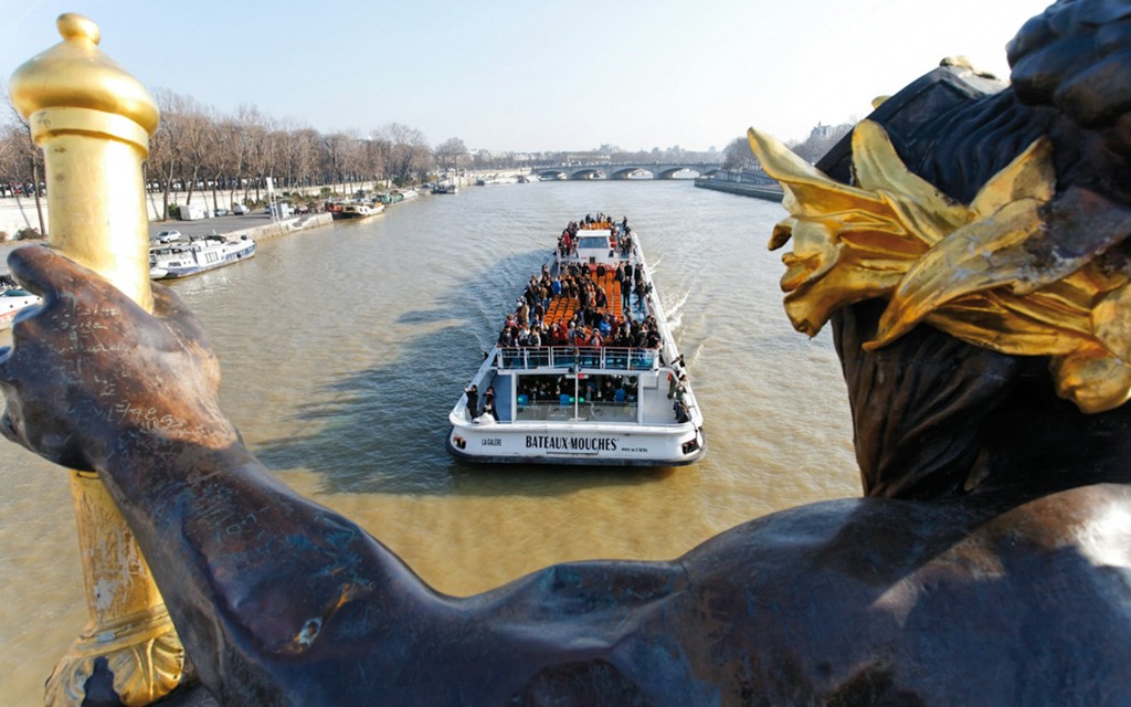 Bateaux Mouches® Seine River 1-Hour Sightseeing Cruise with Live Commentary (Seine River Cruise Tickets + Live Commentary) - 1