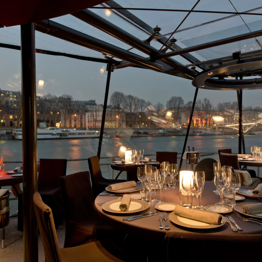 Bateaux Parisiens - Seine River Gourmet Cruise (Gourmet Dinner Cruise on the Seine with Découverte Service) - 1