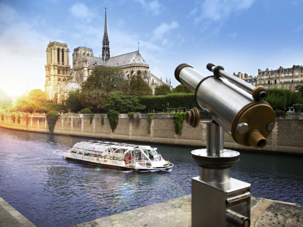 Batobus Paris (Batobus Paris - 48 Hours Riverboat Shuttle Service) - 1