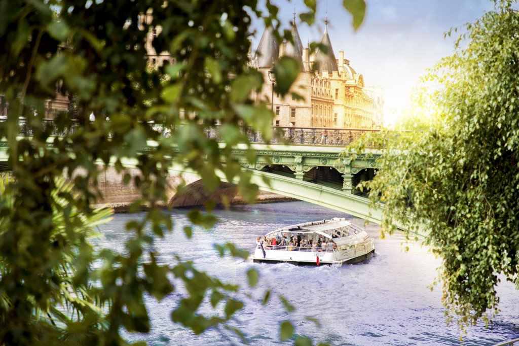 Batobus Paris (Batobus Paris - 48 Hours Riverboat Shuttle Service) - 2