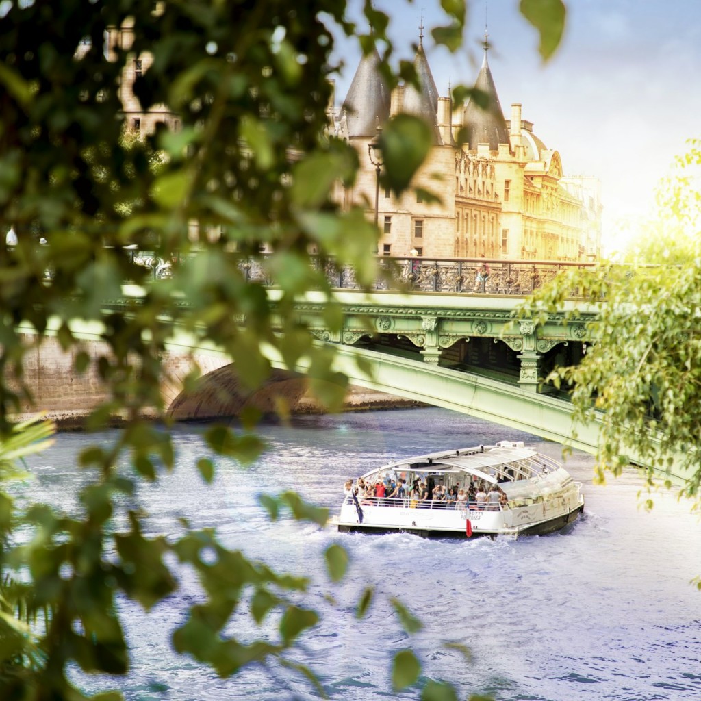Batobus Paris: Hop-on Hop-off Riverboat - 48 Hours - 3