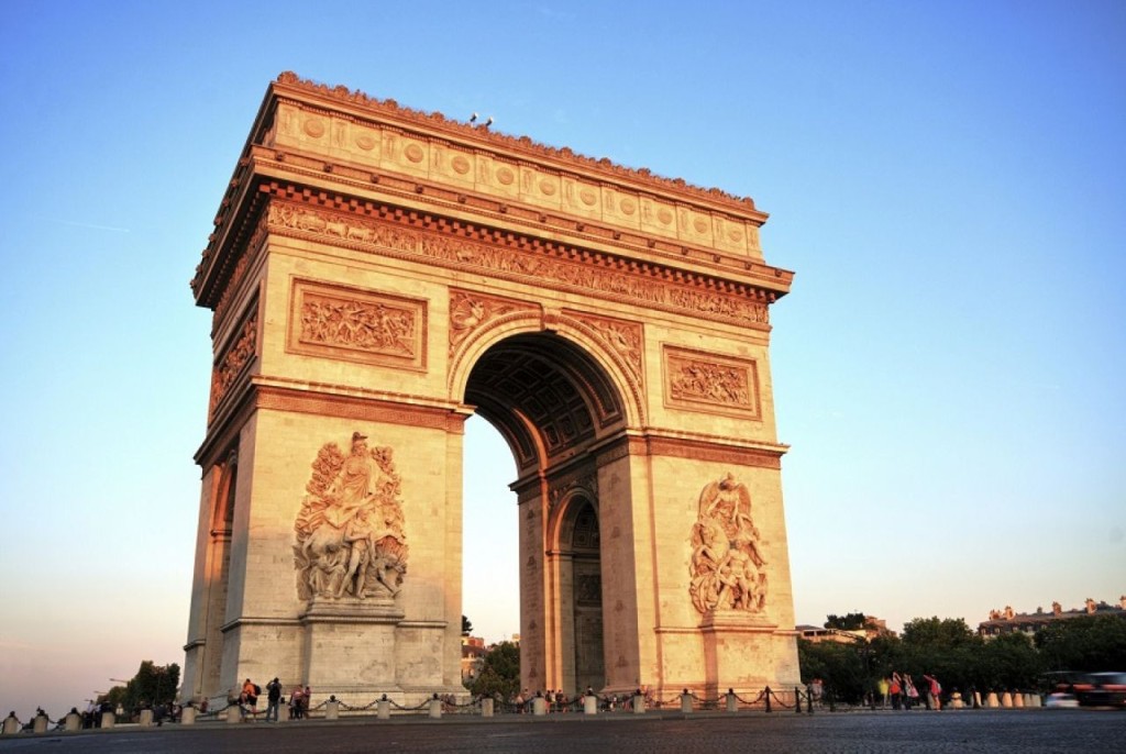 Paris Open-Top Bus Tour, Seine River Cruise, and Eiffel Tower Dining Experience (Paris Open-Top Bus Tour + Seine River Cruise + Eiffel Tower Lunch at Madame Brasserie) - 2