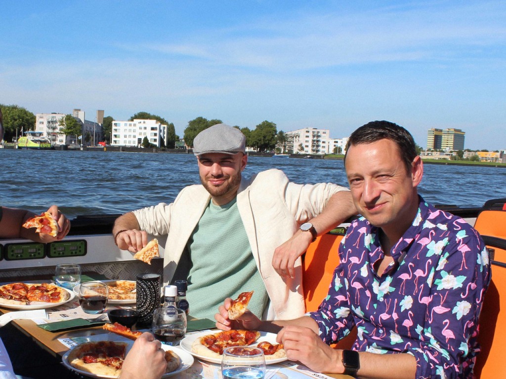 Amsterdam Canal Cruise Ticket with New York Pizza and Drinks (Amsterdam Canal Cruise with New York Pizza and Drinks - Pizza Californian Veggie) - 1