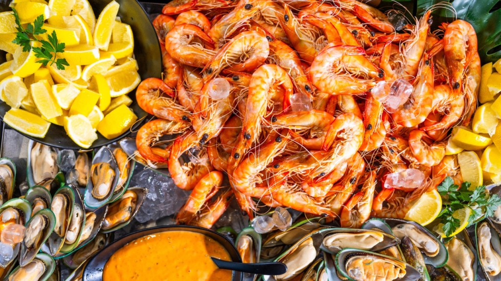 Gold Coast Sea World Cruises Buffet Lunch Cruise departing from Surfers Paradise (Gold Coast Buffet Lunch Cruise) - 2